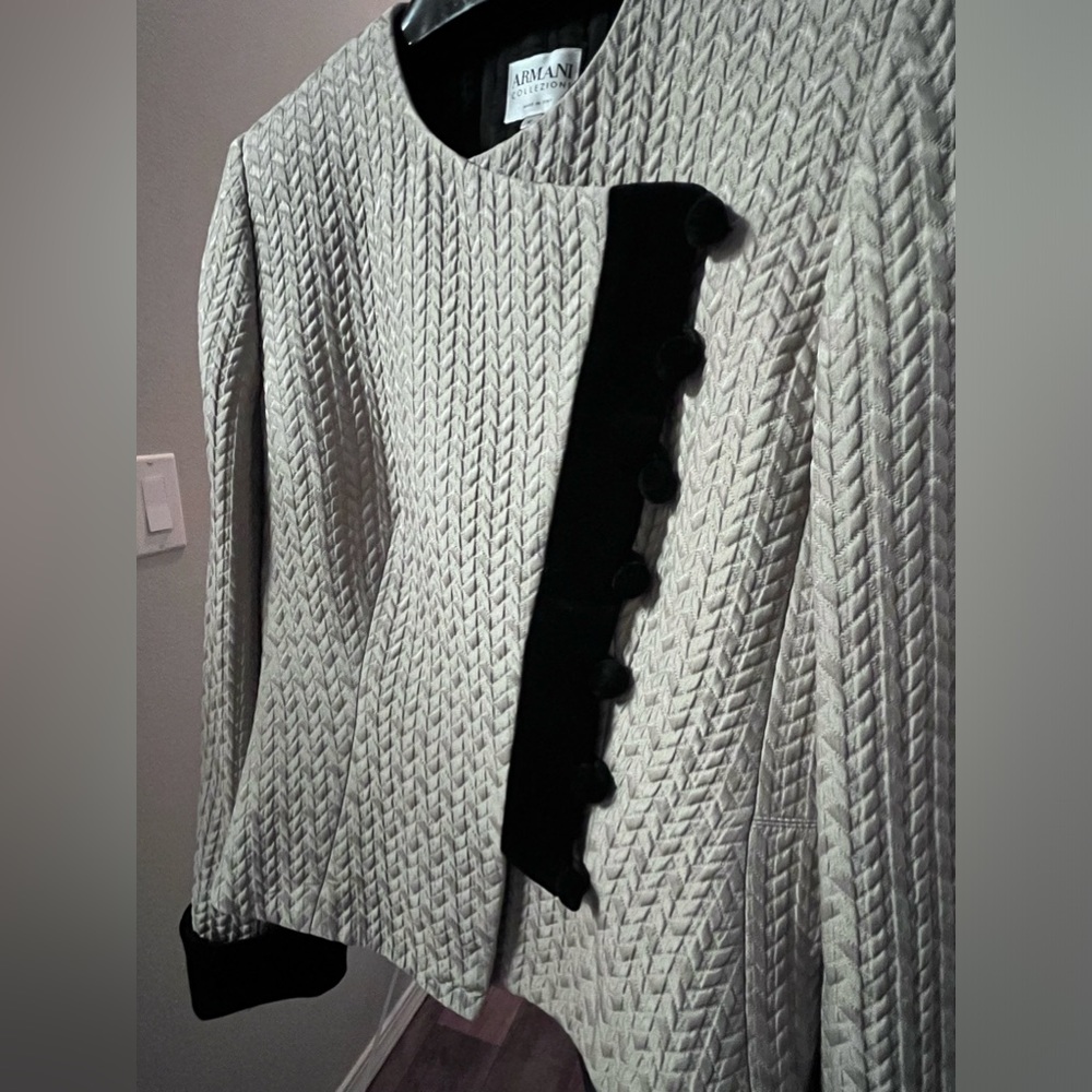 ARMANI COLLEZIONI beautiful BLAZER Jacket Made in ITALY with Velvet Details - Picture 5 of 16